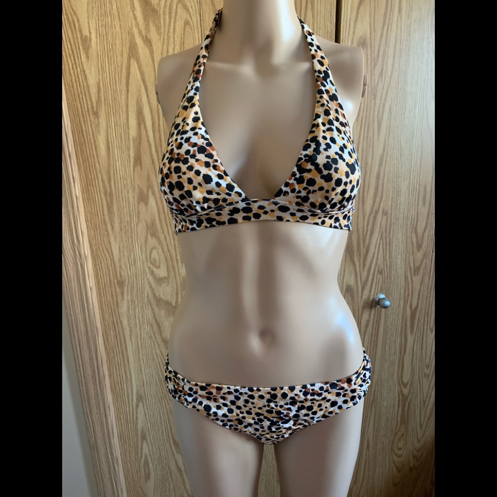 🍉 Victoria’s Secret bikini EUC, cheetah print, S halter top M bottom